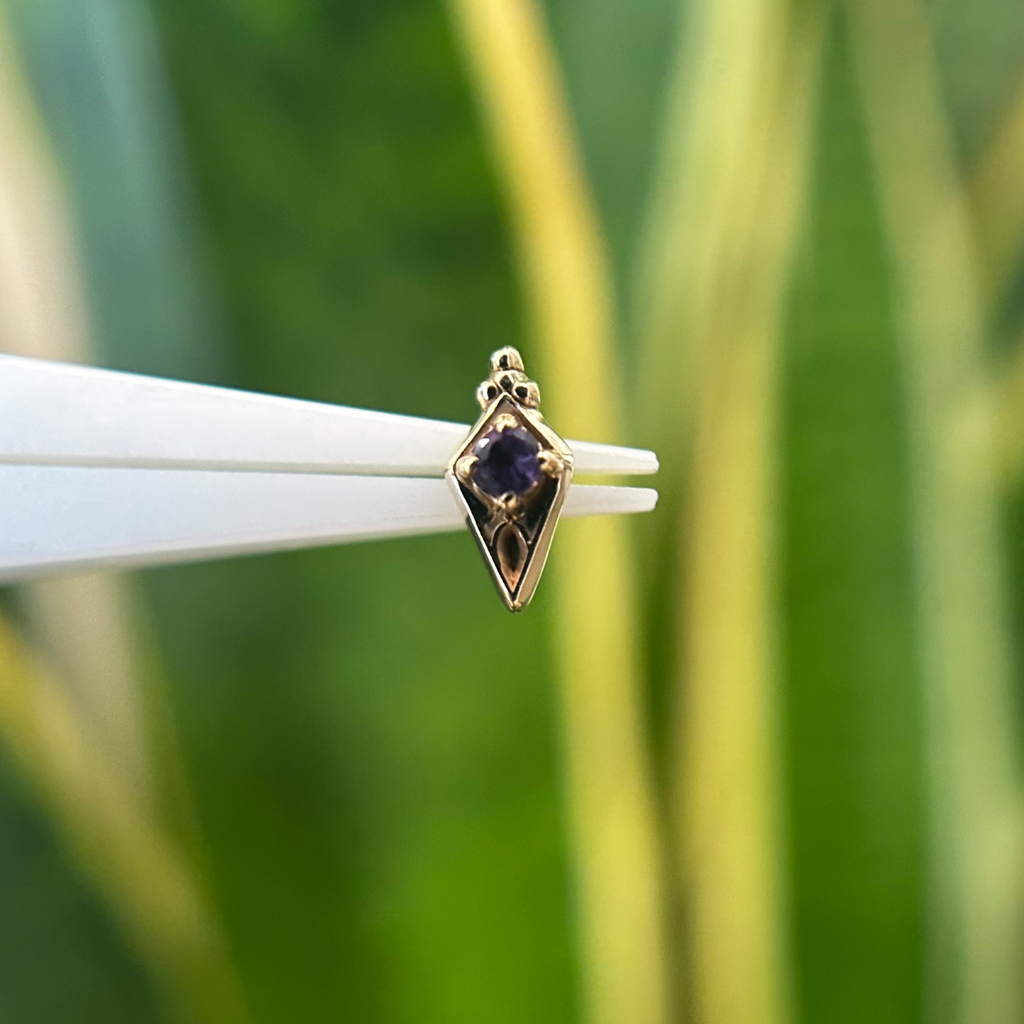 Gemstone Rhombus End