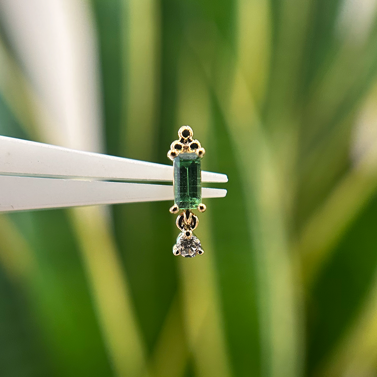 Tsavorite Bagutte & Diamond Dangle Threadles End