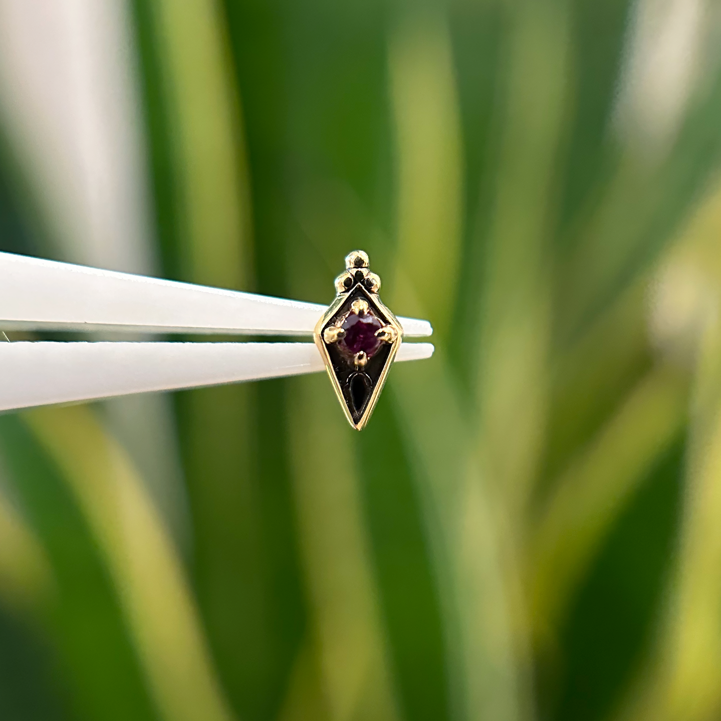 Gemstone Rhombus End