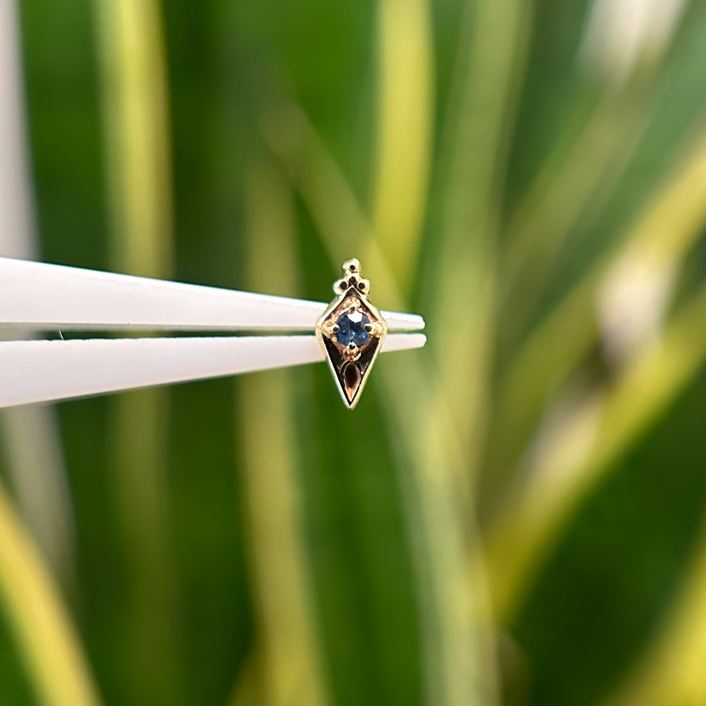 Gemstone Rhombus End