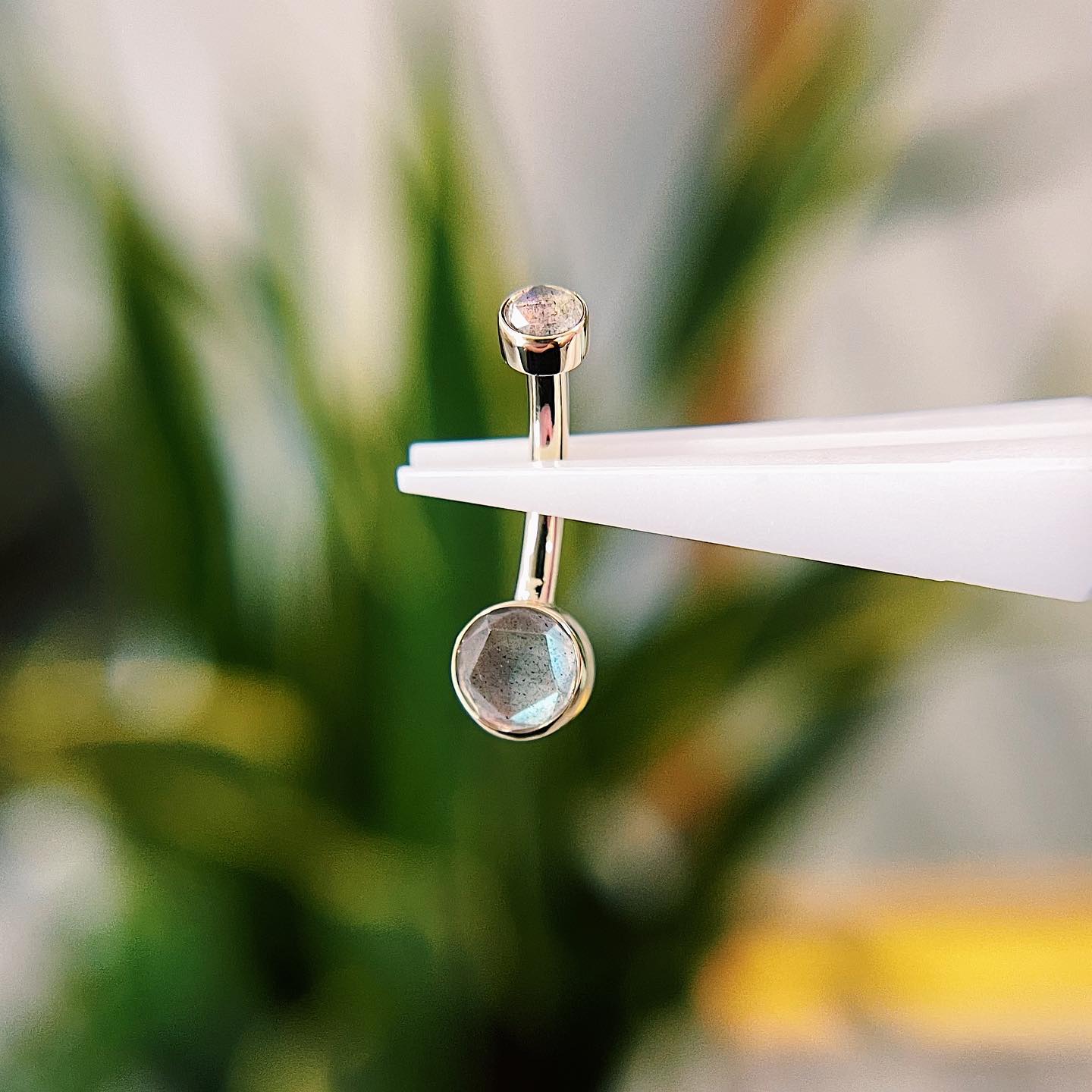3mm-5mm Round Bezel Curved Barbell | 14 Gauge 3/8"