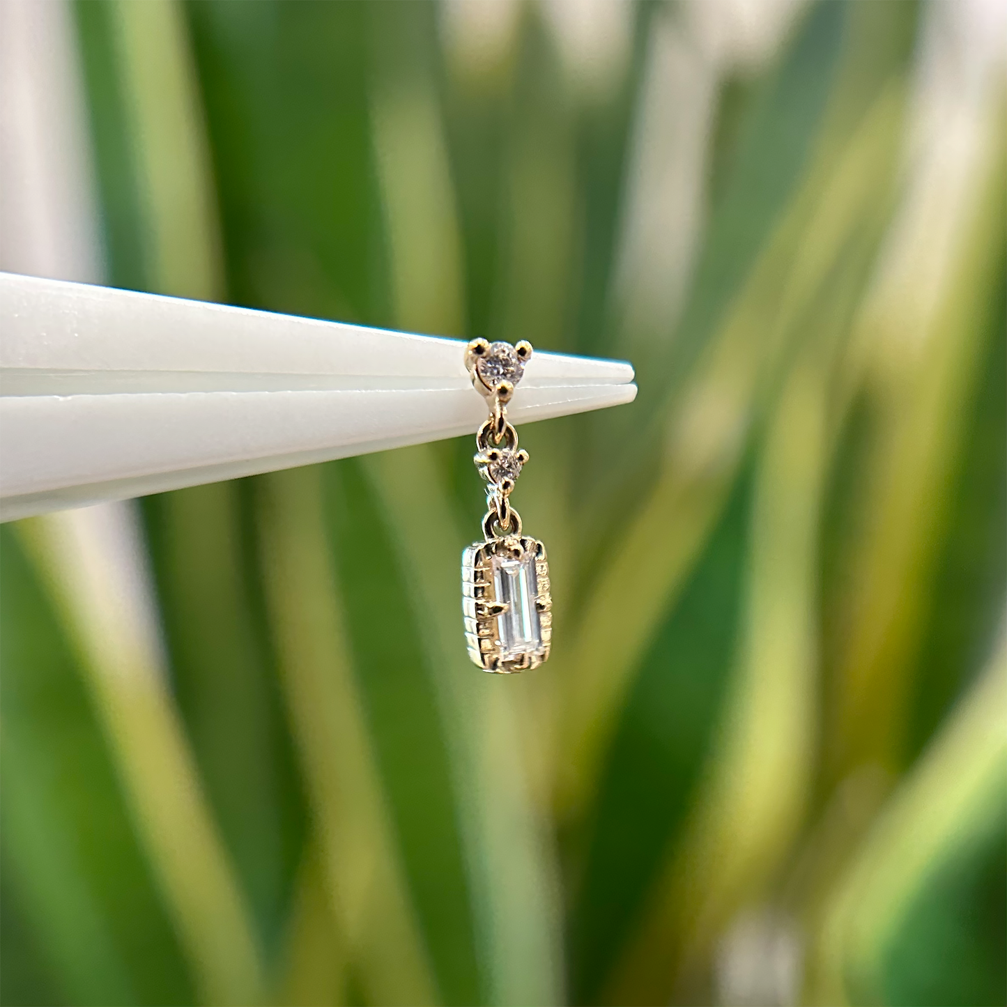 Cascade II Threadless End with Baguette Diamond