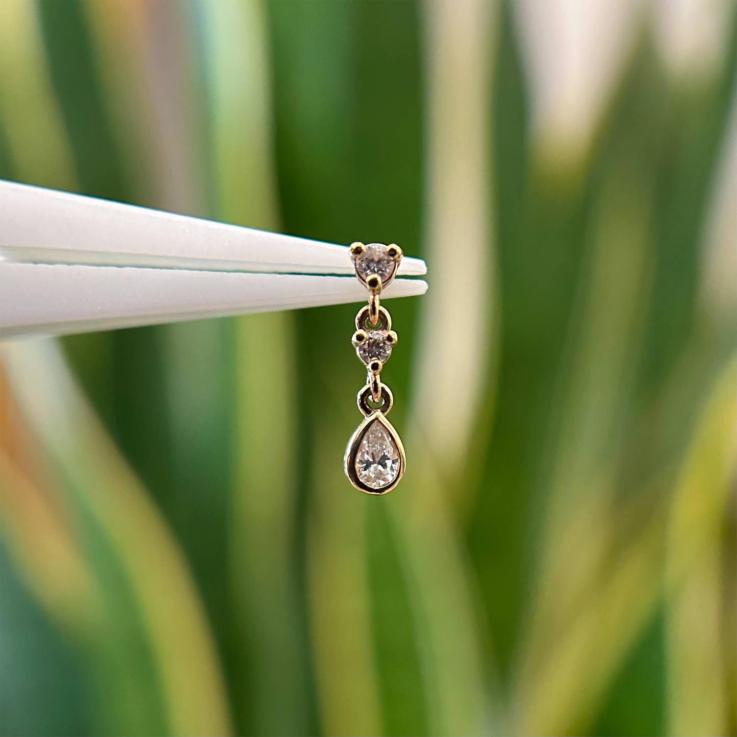 Cascade II Threadless End with Pear Diamond