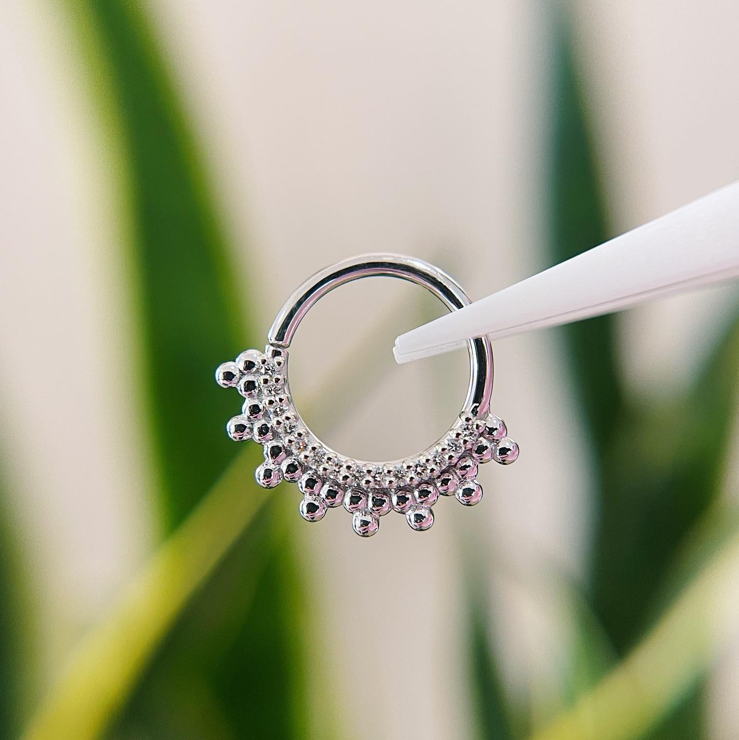 Auron Seam Ring with White Diamond | 16 Gauge 3/8"
